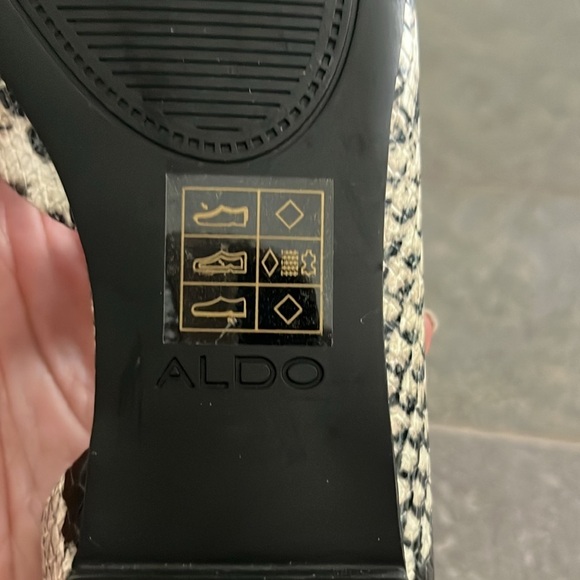 Aldo Snakeskin Pointed Toe Flats Size 7.5. - Picture 5 of 8